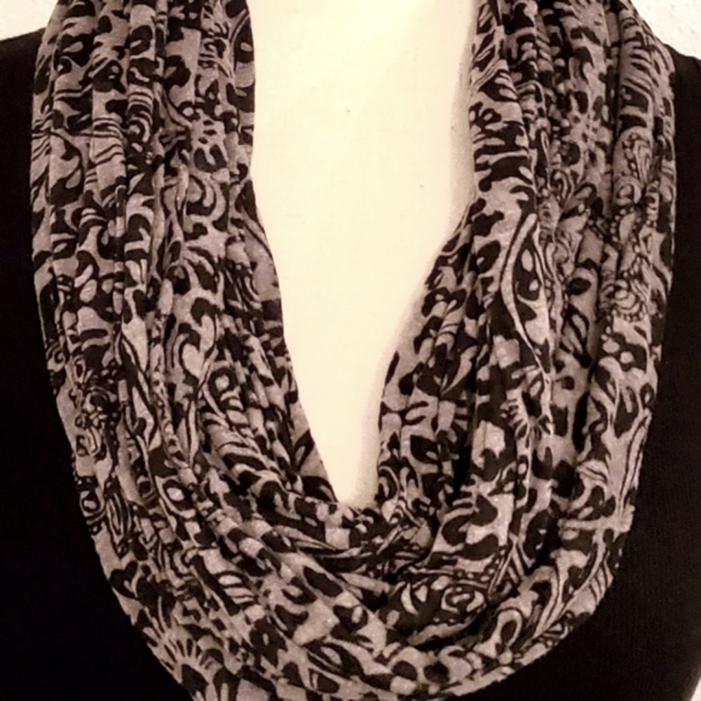 Patterned Infinity Scarf - Picture 3 of 3